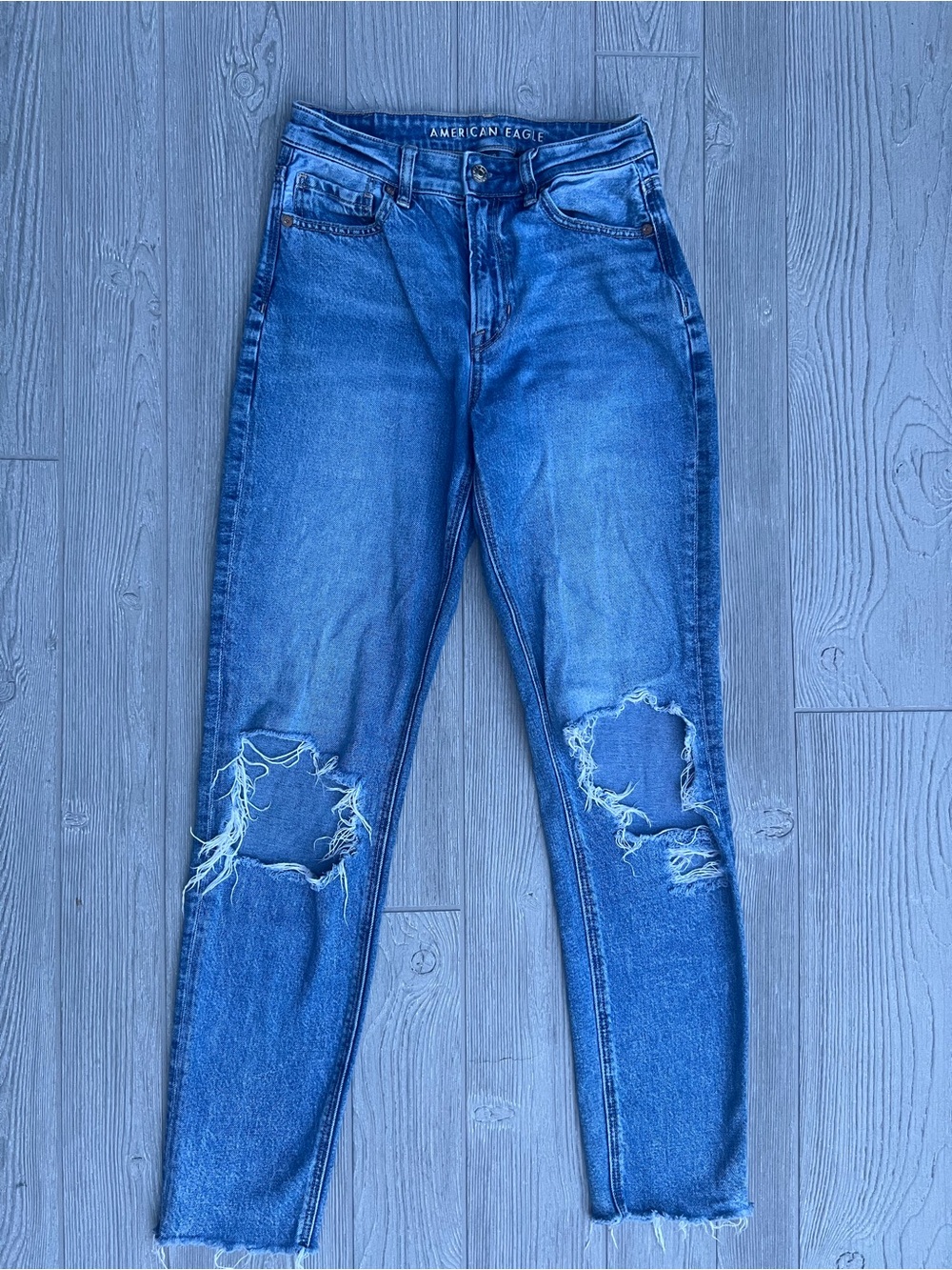 American Eagle Mom Jeans Size 2 High Rise Ripped Distressed Blue